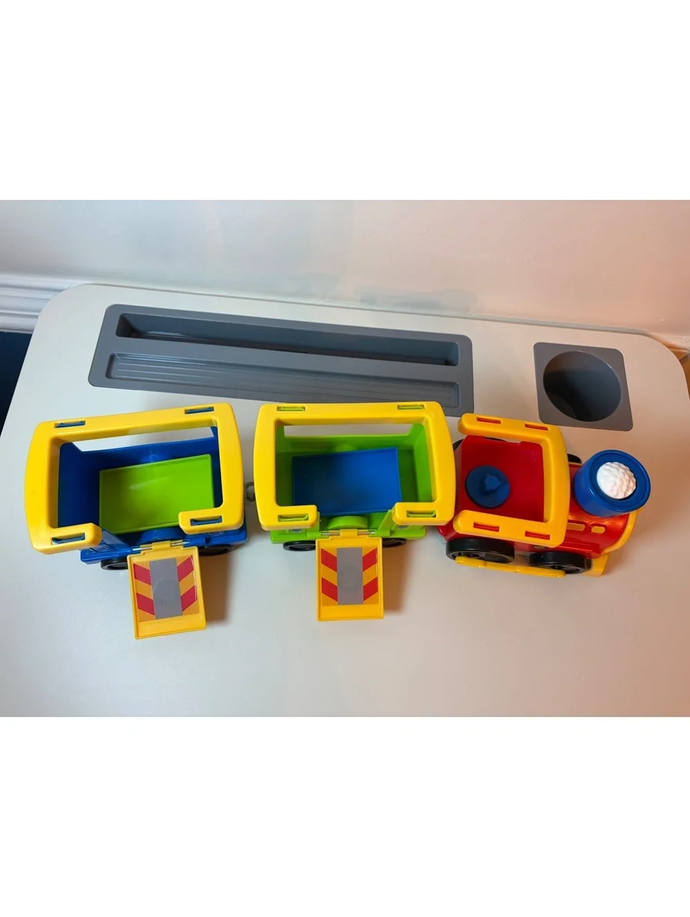 Mattel little people  2012 Plastic Toy Train Set with Two Carriages